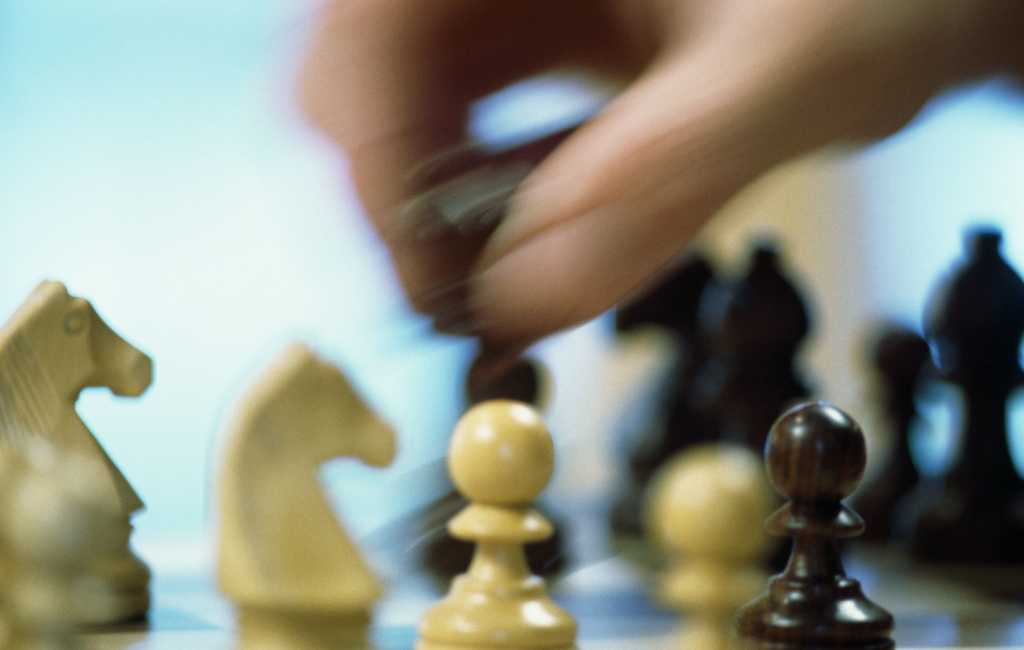 Chess game move knight rook pawn