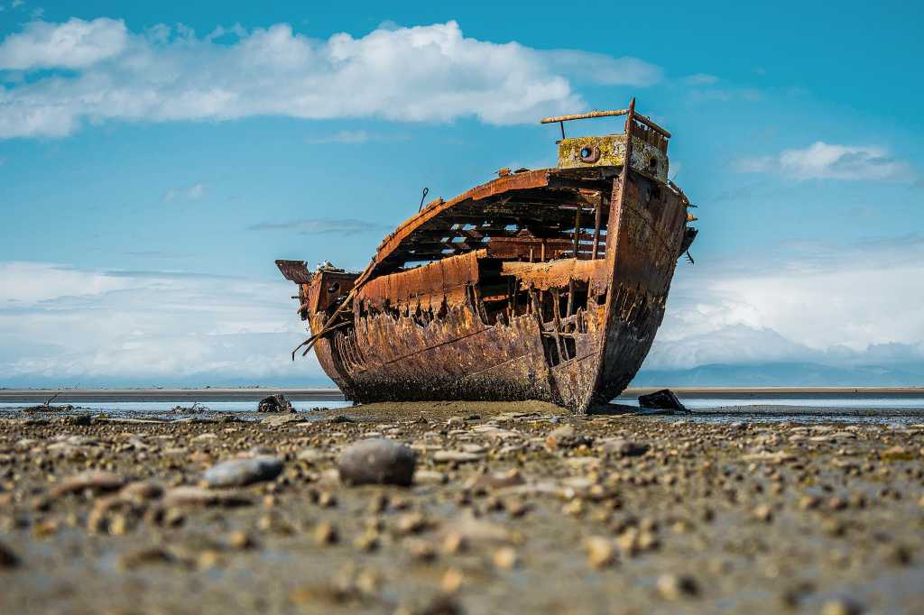 Abandoned boat  >  Janie Seddon Shipwreck, Motueka, New Zealand