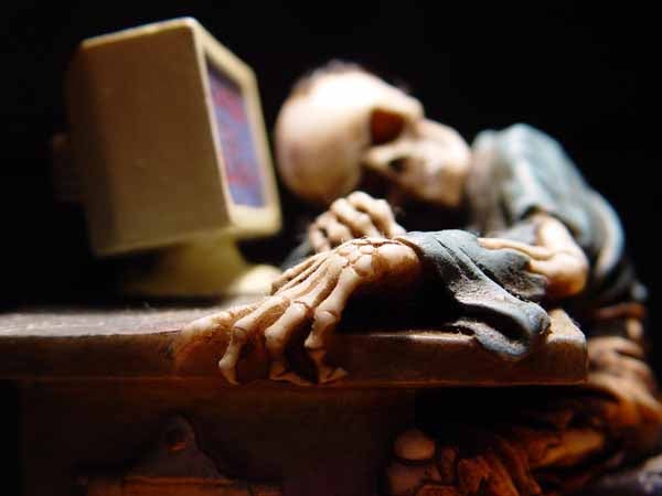 skeleton dead computer PC user