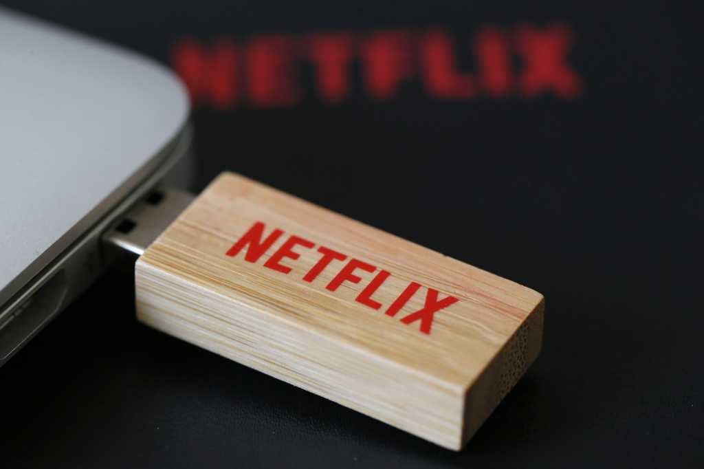 netflix logo usb stick