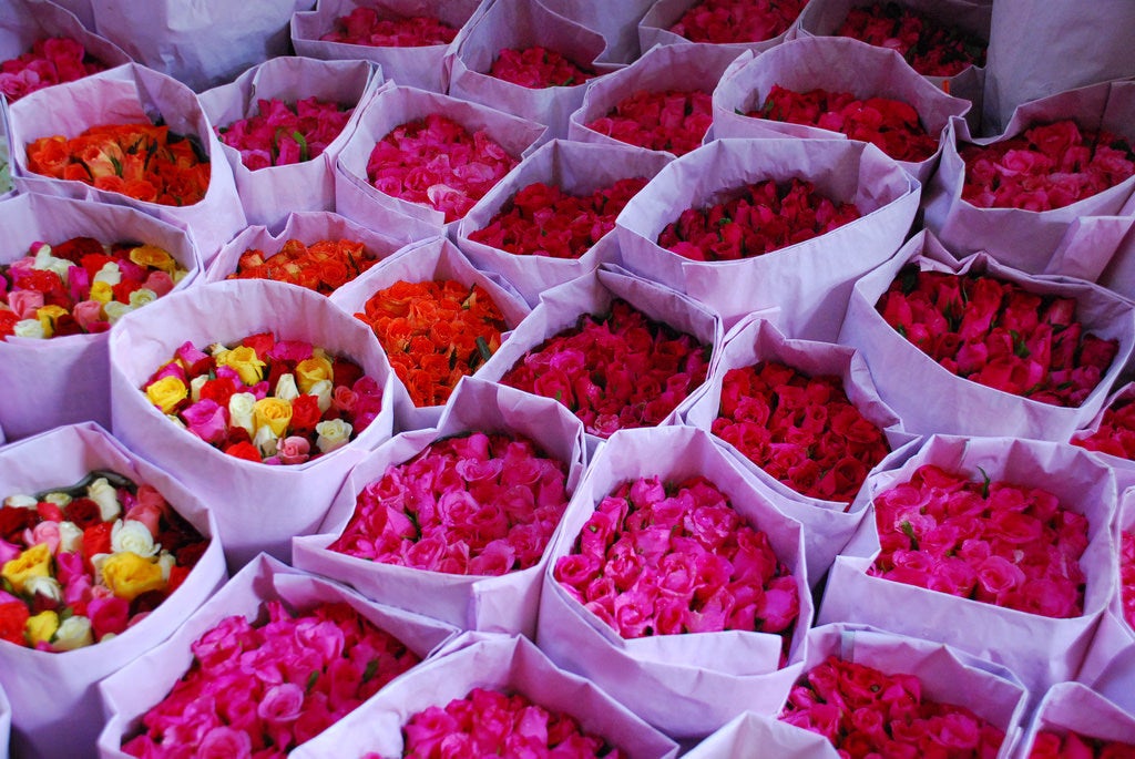 roses flowers bouquets market