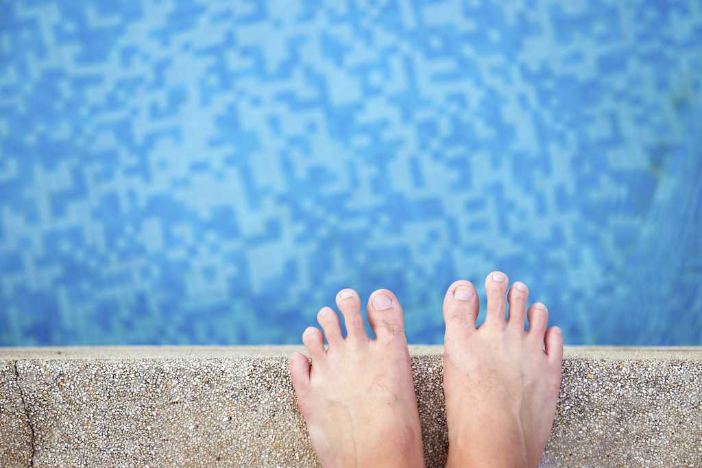 swimming pool 168812304