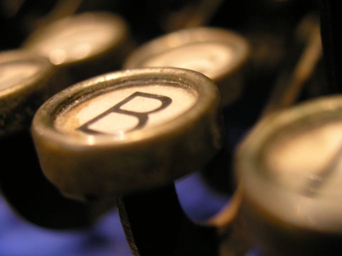 closeup of retro typewriter key with the letter B for blog