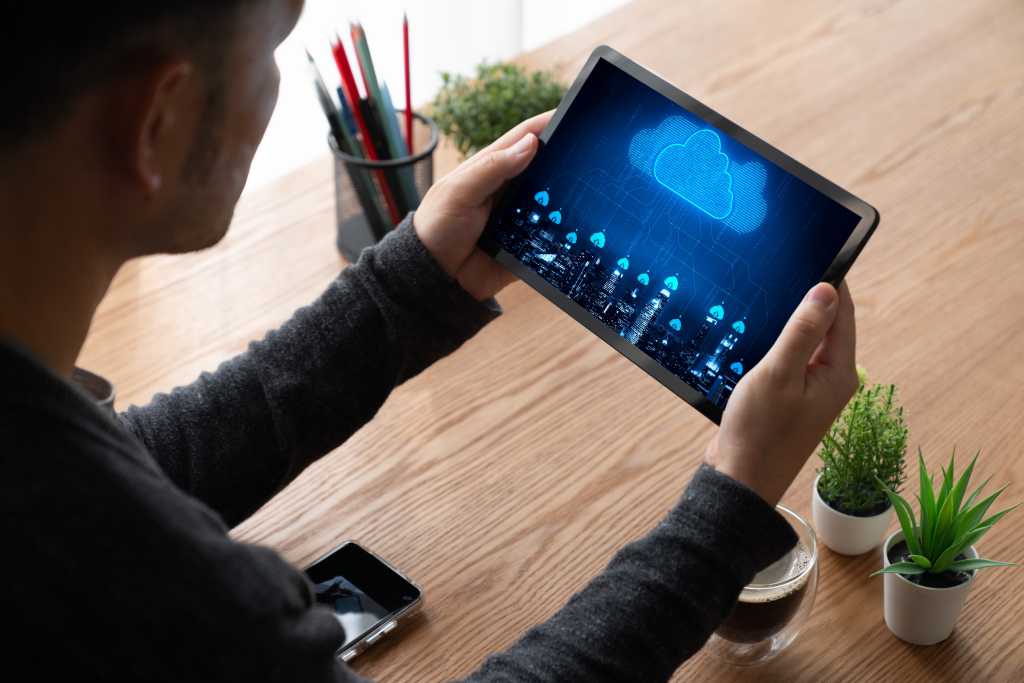 cloud tablet office man japan